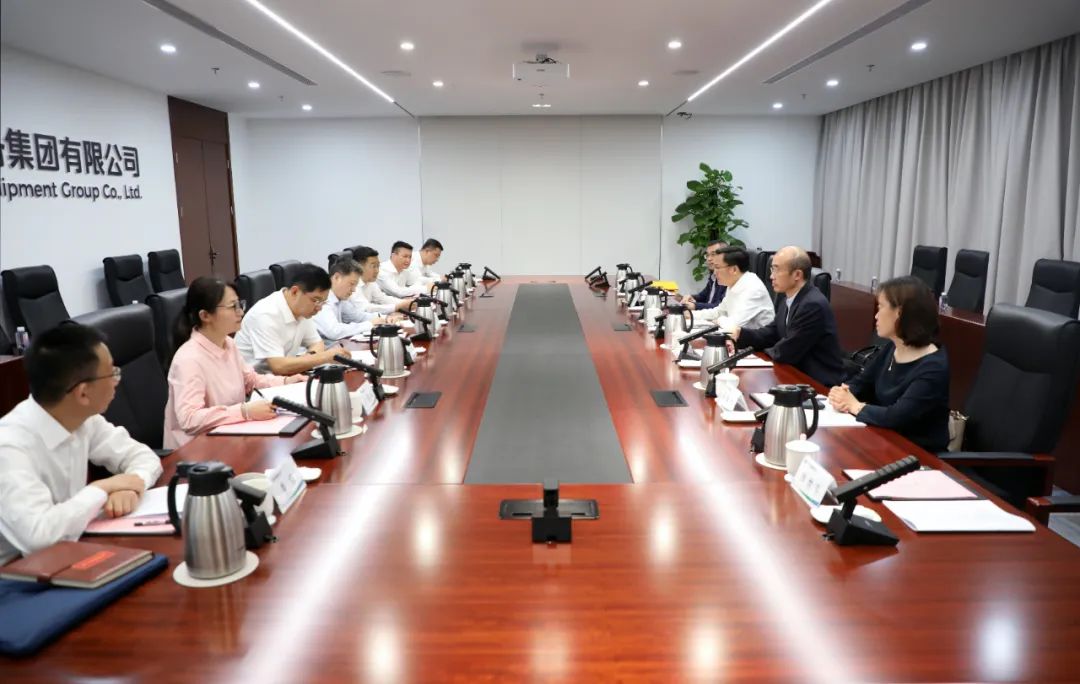 中國電氣裝備黨委副書記、總經理周群會見上海市經信委副主任湯文侃