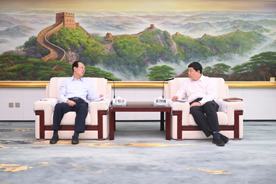 中國(guó)電建黨委書記、董事長(zhǎng)丁焰章與國(guó)家電網(wǎng)有限公司董事長(zhǎng)、黨組書記張智剛舉行會(huì)談