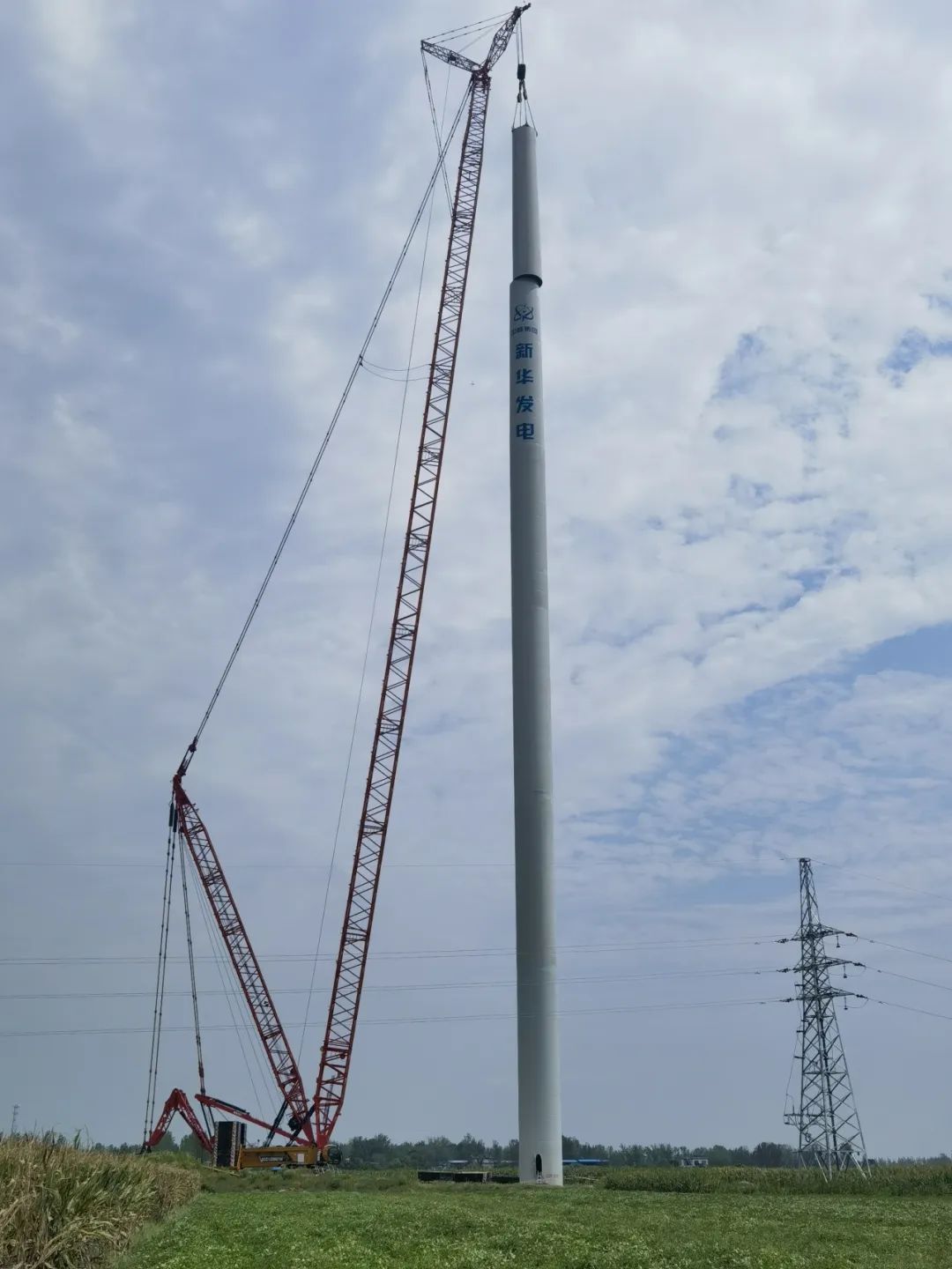 河南省唐河縣東王集、畢店60兆瓦風(fēng)電項(xiàng)目塔筒圓滿完成吊裝