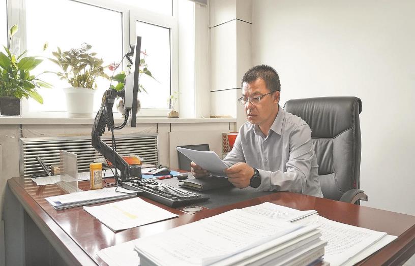 張忠鋒：為三江源頭百姓富裕、生態(tài)美好探索奔忙