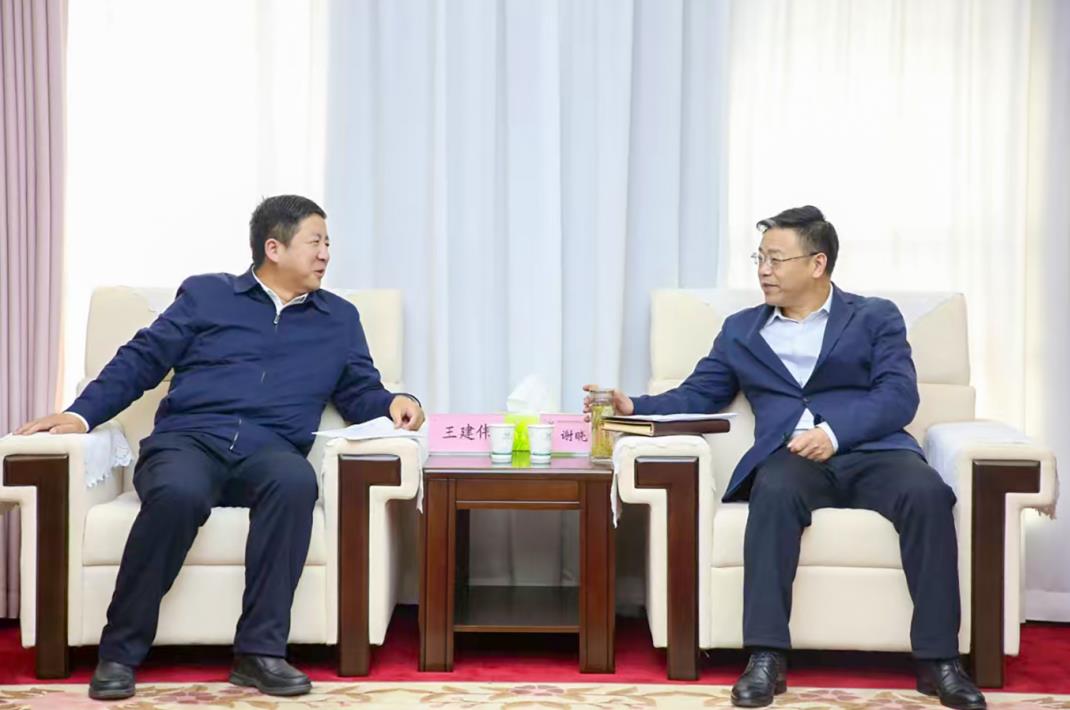 大唐甘肅公司黨委書記、董事長王建偉與甘肅能化集團黨委書記、董事長謝曉鋒會談