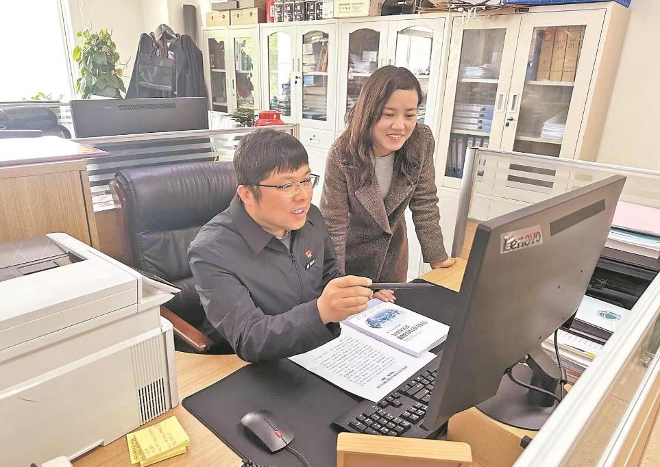 李洪偉：發(fā)揮專長援藏，助力智庫建設(shè)
