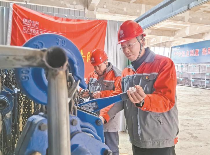 李俊鵬：走南闖北建電網(wǎng)，施工細(xì)節(jié)見真章