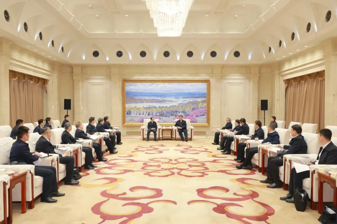 華電集團黨組書記、董事長江毅與新疆維吾爾自治區(qū)主要領(lǐng)導(dǎo)舉行會談