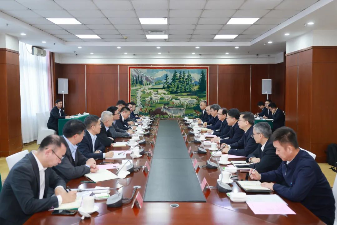 華電集團黨組書記、董事長江毅與上海電氣黨委書記、董事長吳磊舉行會談