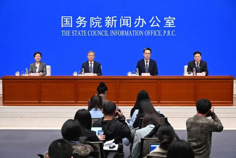 國家發(fā)改委：“沙戈荒”新能源基地加快建設(shè)，截至11月底，西北五省風(fēng)光裝機(jī)達(dá)到280GW左右
