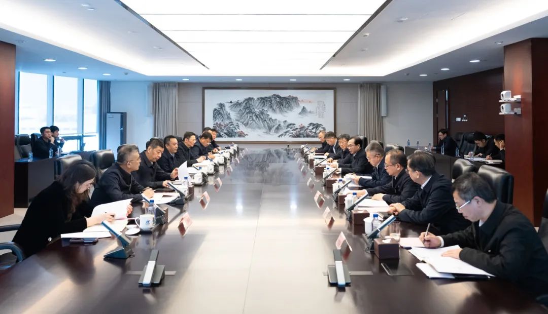華電集團董事長江毅、總經(jīng)理葉向東與哈電集團董事長曹志安、總經(jīng)理黃偉舉行會談