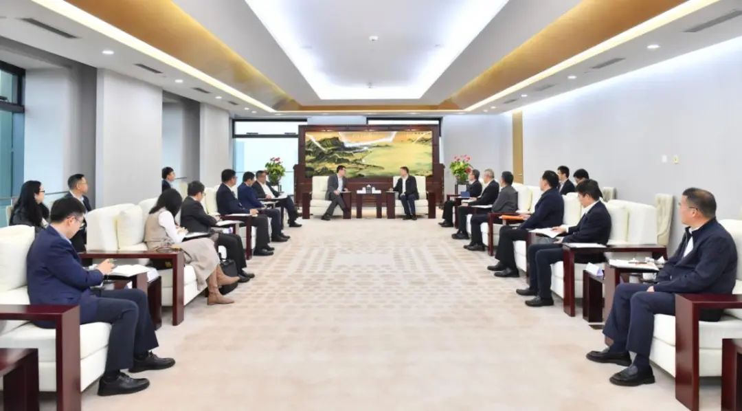 中國廣核集團(tuán)董事長楊長利會(huì)見上海電氣董事長吳磊