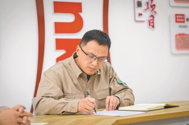 每個(gè)創(chuàng)新靈感都來自一線——記全國(guó)勞動(dòng)模范蘇向陽(yáng)