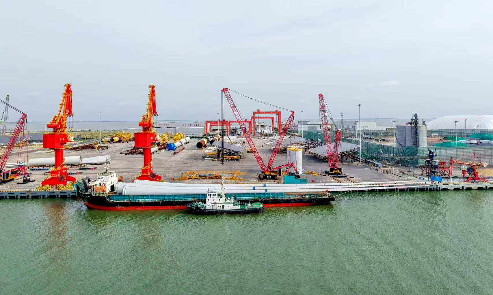 全球最長葉片、全球最重機艙順利運抵港口